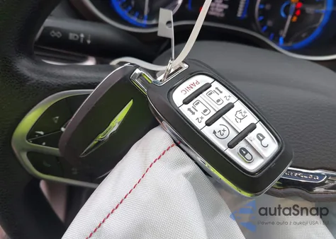 2020 Chrysler Voyager Lxi z USA, uszkodzony, nr VIN 2C4RC1DG2LR144686